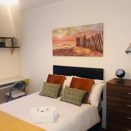 Budget Rooms @ Underwood Lane Крю Екстериор снимка
