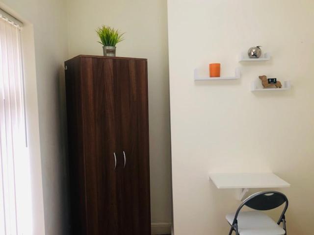 Budget Rooms @ Underwood Lane Крю Екстериор снимка