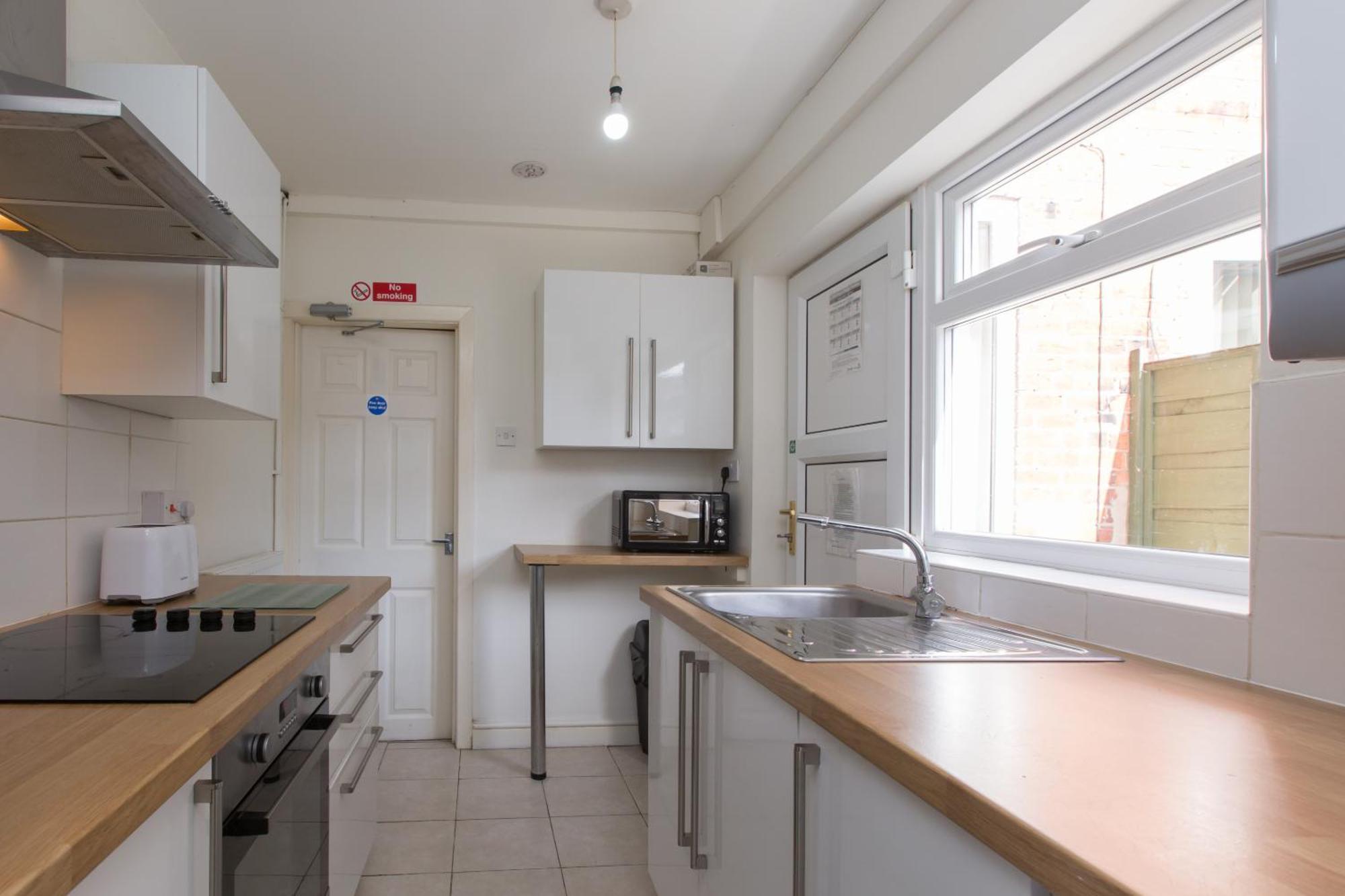 Budget Rooms @ Underwood Lane Крю Екстериор снимка