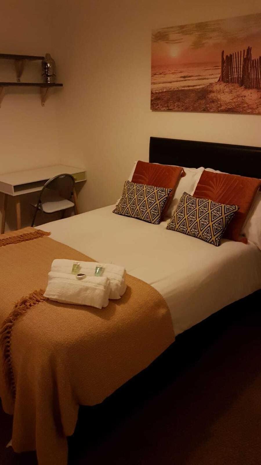 Budget Rooms @ Underwood Lane Крю Екстериор снимка