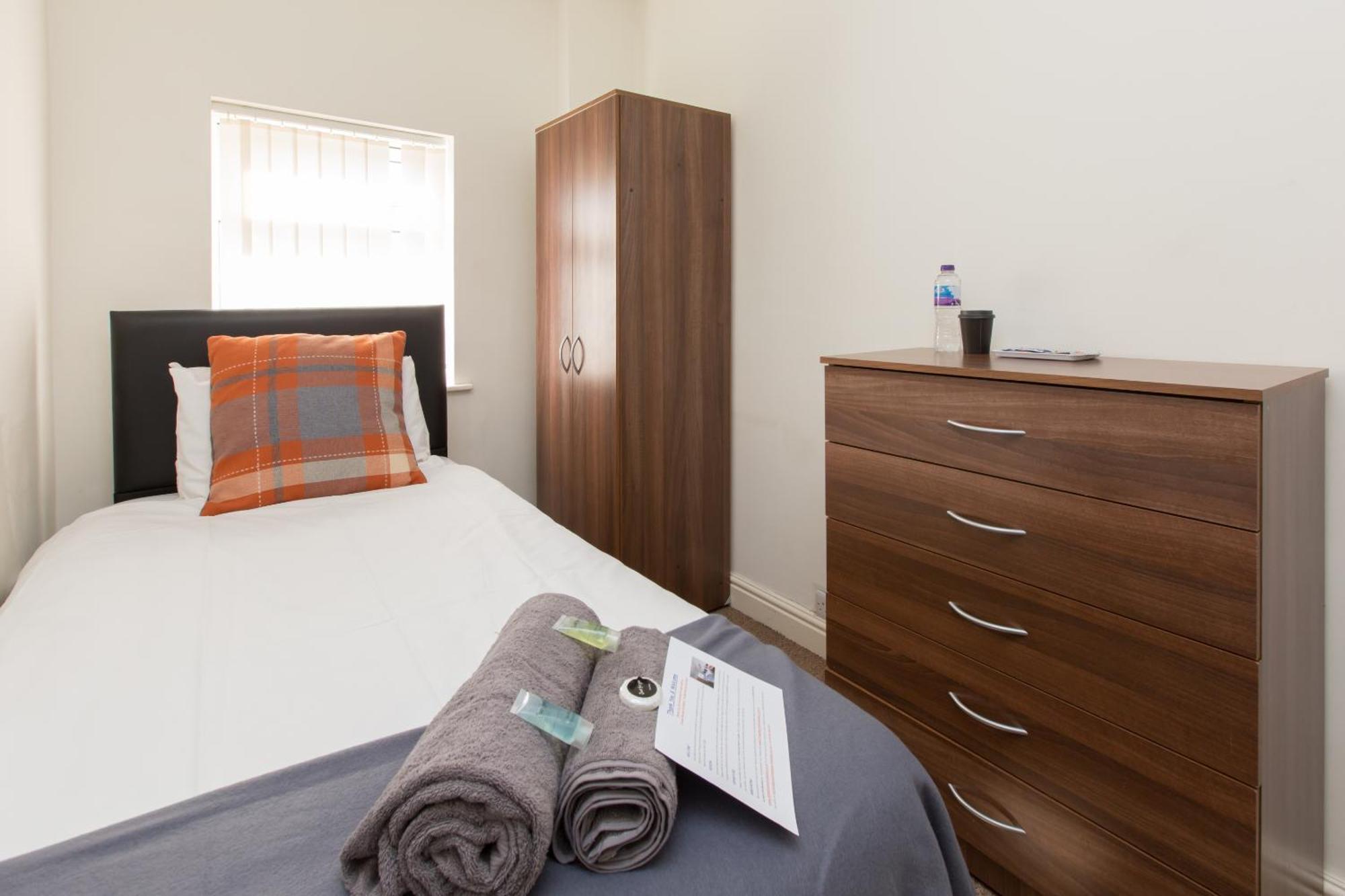 Budget Rooms @ Underwood Lane Крю Екстериор снимка