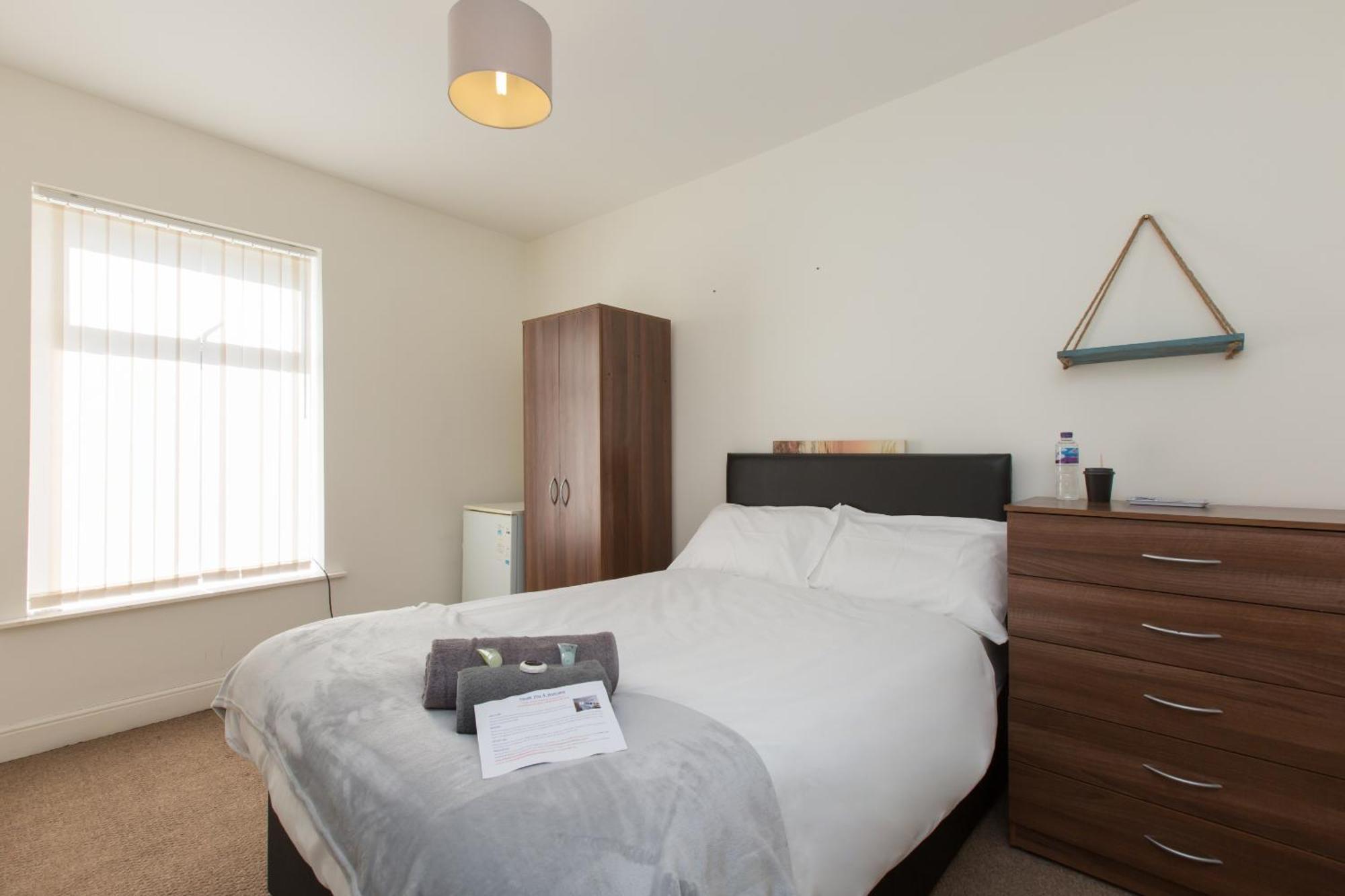 Budget Rooms @ Underwood Lane Крю Екстериор снимка