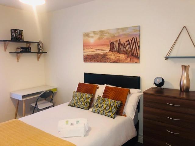 Budget Rooms @ Underwood Lane Крю Екстериор снимка