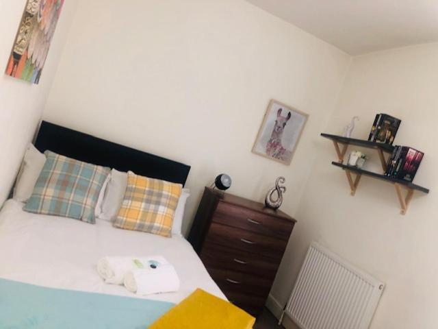 Budget Rooms @ Underwood Lane Крю Екстериор снимка