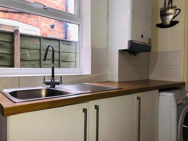 Budget Rooms @ Underwood Lane Крю Екстериор снимка