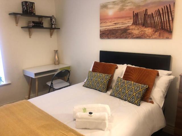 Budget Rooms @ Underwood Lane Крю Екстериор снимка