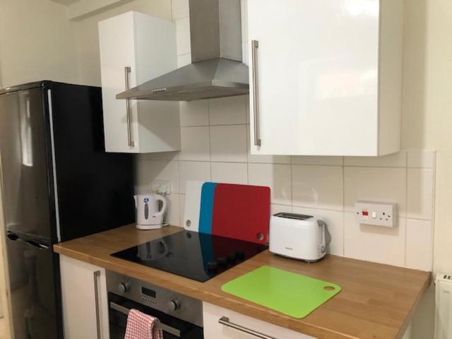 Budget Rooms @ Underwood Lane Крю Екстериор снимка