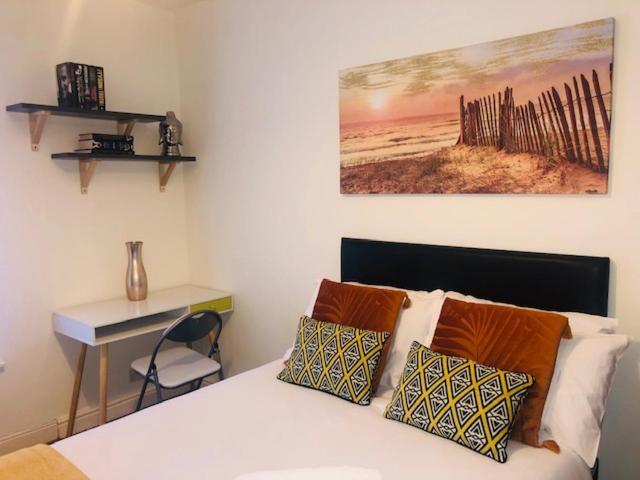 Budget Rooms @ Underwood Lane Крю Екстериор снимка
