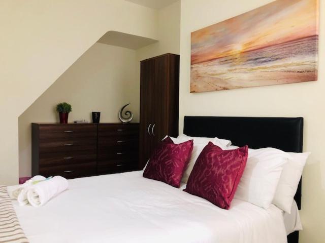 Budget Rooms @ Underwood Lane Крю Екстериор снимка