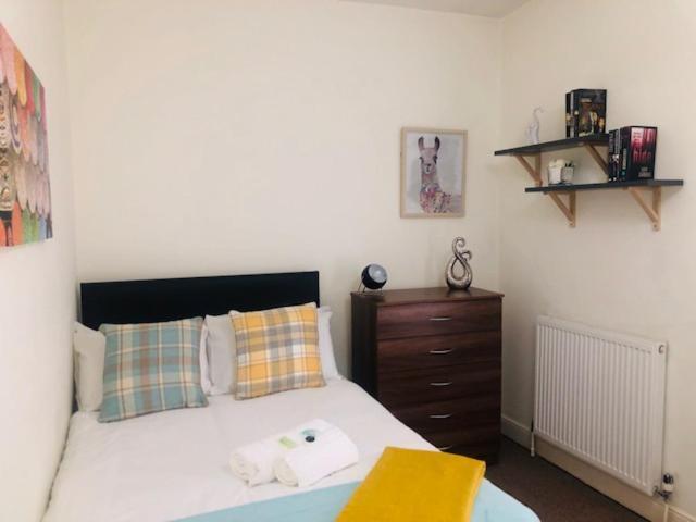 Budget Rooms @ Underwood Lane Крю Екстериор снимка