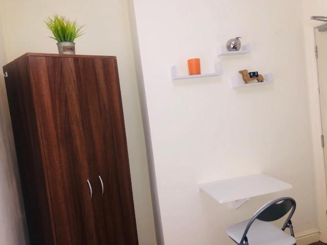 Budget Rooms @ Underwood Lane Крю Екстериор снимка