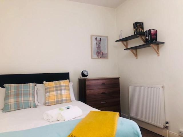 Budget Rooms @ Underwood Lane Крю Екстериор снимка