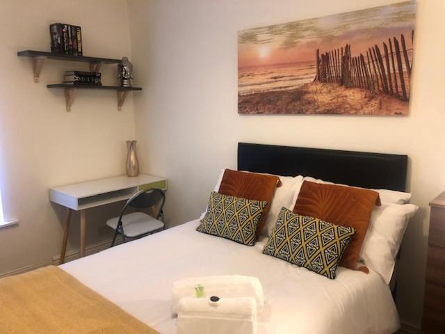 Budget Rooms @ Underwood Lane Крю Екстериор снимка