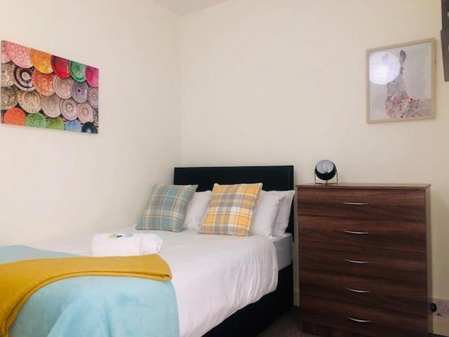 Budget Rooms @ Underwood Lane Крю Екстериор снимка